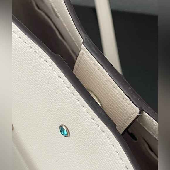 Kate Spade New York • DARCY SMALL BUCKET - Picture 14 of 16